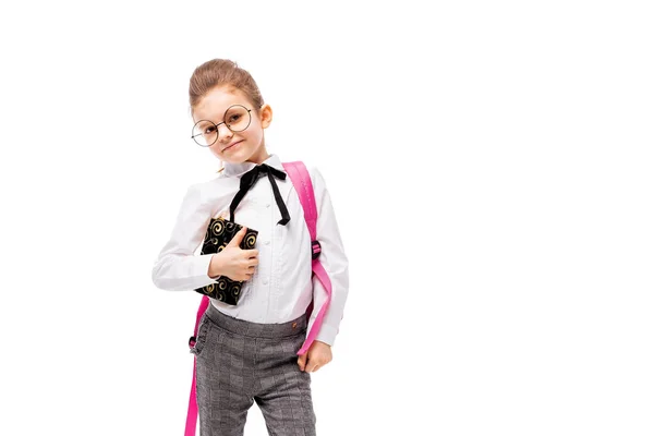 Niño con mochila. Chica con bolso escolar rosa aislado en blanco . — Foto de Stock