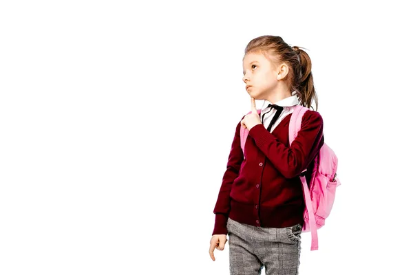 Дитина з шкільною сумкою. Дівчина в білій сорочці і сірих штанях, тримає шкільну сумку і позує як модель. Ізольовані на білому — стокове фото