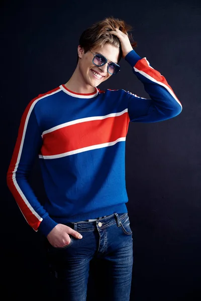 Fashionable young man in sunglasses — Stock Photo, Image