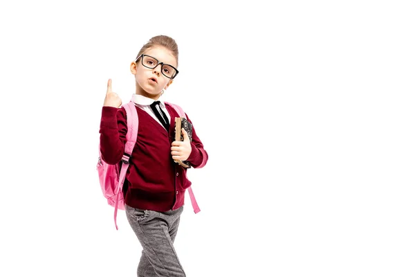 Criança com saco escolar. Menina de camisa branca e calças cinza, arredondar — Fotografia de Stock