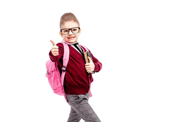 Kind met schooltas. Meisje in wit overhemd en grijze broek, rounde — Stockfoto