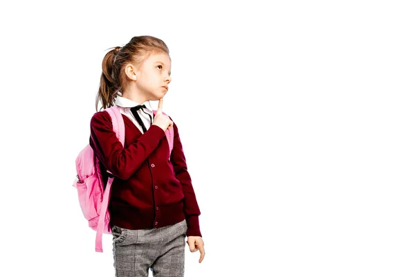 Niño con mochila. Chica en camisa blanca y pantalones grises, mantenga una —  Fotos de Stock