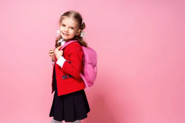 Niño con mochila. Chica con bolsa de escuela —  Fotos de Stock