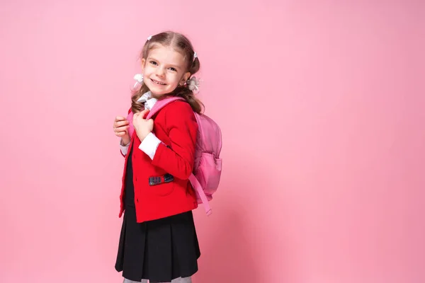 Niño con mochila. Chica con bolsa de escuela —  Fotos de Stock