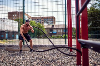 Erkekler halat, fonksiyonel eğitim ile çok çalışmak