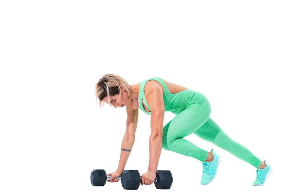 Vrouw doen plank oefening op halters geïsoleerd over witte achtergrond — Stockfoto