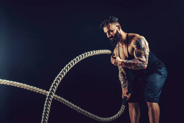 Men with rope in functional training. Studio shot, isolate — Stock Photo, Image