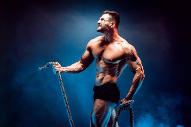 İple antrenman yapan adam