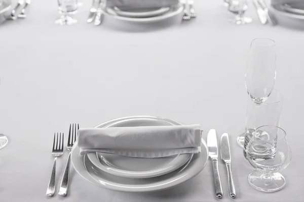 Ajuste Mesa Banquete Blanco Sirviendo Para Una Persona Mesa Banquete — Foto de Stock