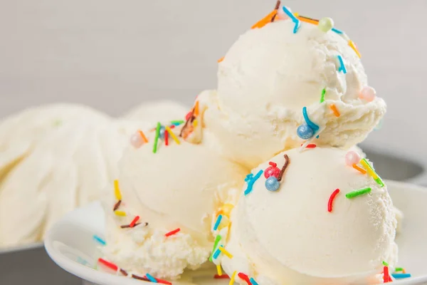 Sweet Vanilla Ice Cream Balls — Stock Photo, Image