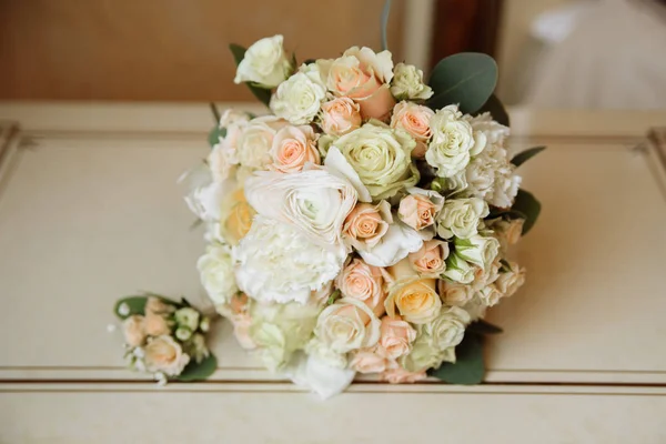 Buquê Casamento Com Rosas Tons Suaves — Fotografia de Stock