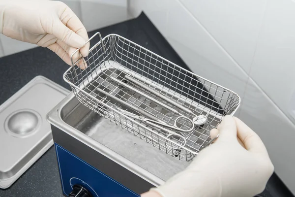 Diş aletlerinin sterilizatörü. Alet sterilizasyonu. Sterilizatör