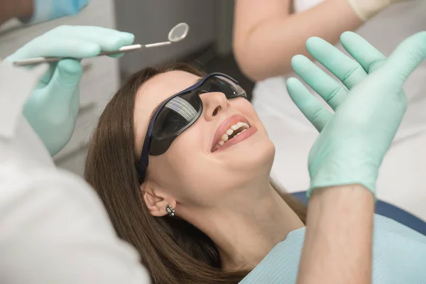 Rapariga Consulta Dentista Tratamento Dentário Odontologia Tratamento Dentário — Fotografia de Stock