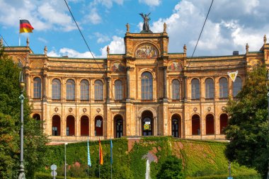 Münih 'teki Maximilianeum Almanya