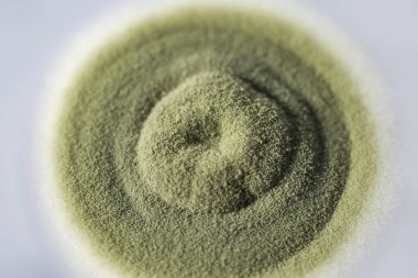 Kapalı havadan yetiştirilen küf mantarı kolonisi
