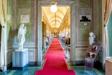 22 Nisan 2018 - Aglie, Turin, İtalya: Castello Ducale di Aglie Savoy Kraliyet ev vardı. Şu anda kale ve bitişik parkta bir müze ve Unesco parçasıdır.