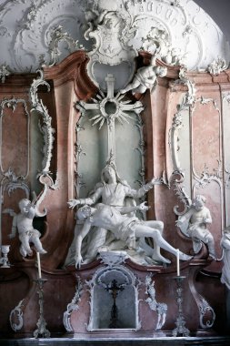 Plankstetten Manastırı. Pieta. Kutsal Bakire Meryem, çarmıhtan indikten sonra İsa Mesih 'in cesedini kucaklıyor. Almanya.