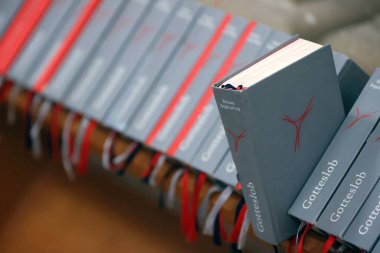 St. Joseph Karmelite Kilisesi. Ayin için Katolik şarkı kitabı. Regensburg 'de. Almanya.