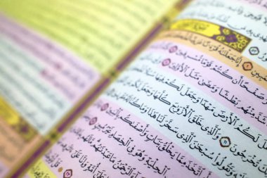 Apaçık Arapça bir Kur 'an. İslam 'ın sembolü.