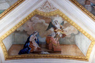 Aziz Jacques Kilisesi. Melek Gabriel 'in Bakire Meryem' e duyurusu. Sallanch 'lar. Fransa.