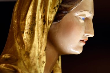 Ziyaret Bazilikası. Bakire Meryem ahşap heykeli. Kusursuz gebelik ziyafeti. 8 Aralık. Annecy. Fransa.