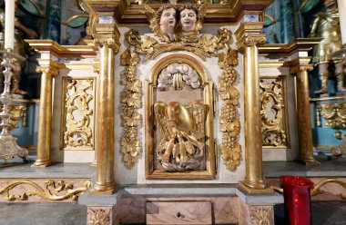 Saint Gervais Kilisesi 'nin barok sunağı. Fransa.