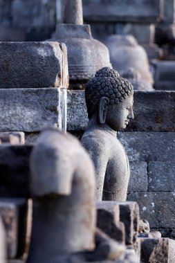 Borobudur, 9. yüzyıl Mahayana Budist Tapınağı. UNESCO Dünya Mirası. Taş Buda heykeli. Java. Endonezya.