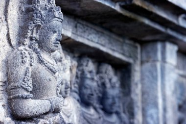 Prambanan 9. yüzyıl Hindu tapınağı. Hindu destanı Ramayana ve Bhagavata Purana 'nın hikayesini anlatan baas-reef' ler. Java. Endonezya.