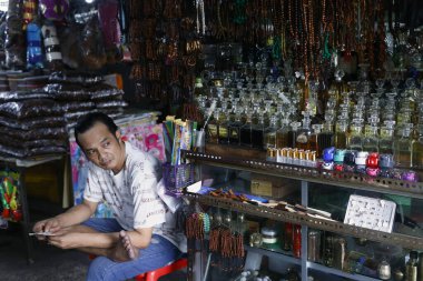 Ampel Arap Mahallesi. Hediyelik eşya dükkanı. Surabaya. Endonezya.