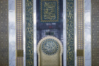Al Akbar Surabaya Ulusal Camii. Namaz kılın (Mihrab). Surabaya. Endonezya.