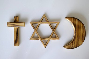 İslam, Hristiyanlık, Yahudilik. Üç tek tanrılı dinin sembolü. Cross, Davut 'un yıldızı ve Müslüman Hilal. Bütünleşik veya dinler arası konsept.