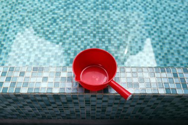 Bir caminin temizlenme alanı, bir camide Müslümanlara namazdan önce temizleme işlemi için yer açmak amacıyla kurulumlar.