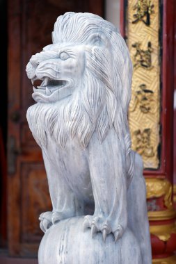 Quan Am Phat Dai Budist tapınağı. Aslan. Tapınağın koruyucusu. Mermer heykel. Bac Lieu. Vietnam. .