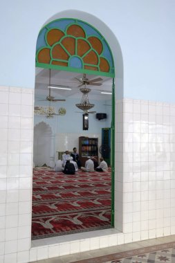 1935 yılında inşa edilen Saigon Merkez Camii 'nin (Mescidi Musulman) içinde. Mihrab 'ı. Ho Chi Minh Şehri. Vietnam.