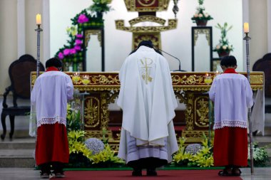 Meryem Ana 'nın Bazilikası. Katolik ayini. Vietnam.