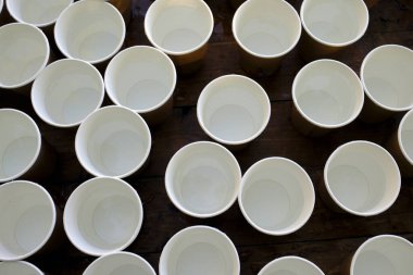 Kağıt su bardakları. Sıvı kaybı. Fransa.