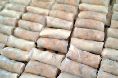 Geleneksel Vietnam usulü domuz böreği yapıyorum. Sokak yemeği..