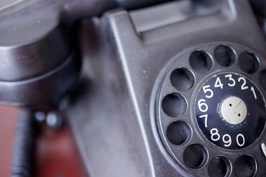 Eski, siyah, döner tarzda bir telefon. Yogyakarta. Endonezya.