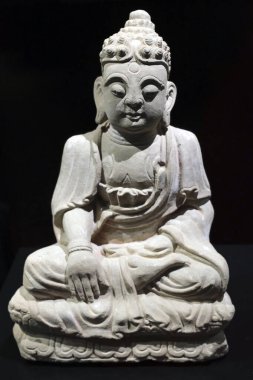 Doğu Müzesi. Lizbon 'da oturan Buda heykeli. Portekiz.