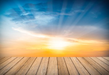 Ahşap zemin ve gökyüzü günbatımı arka plan