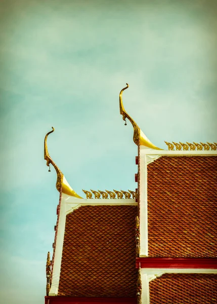 Techo Templo Budista Fondo Del Cielo Tailandia Estilo Retro —  Fotos de Stock