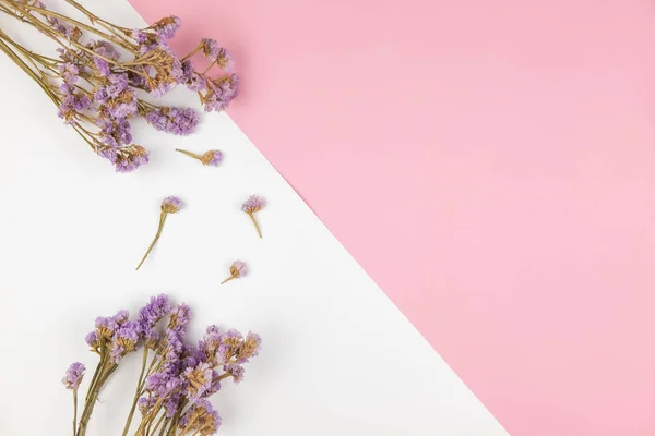 Vista dall'alto del mazzo di fiori viola statice — Foto Stock