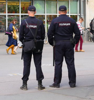 Polis devriye, prospekt Bolshevikov, Saint Petersburg, Rusya Federasyonu, Mayıs 2018