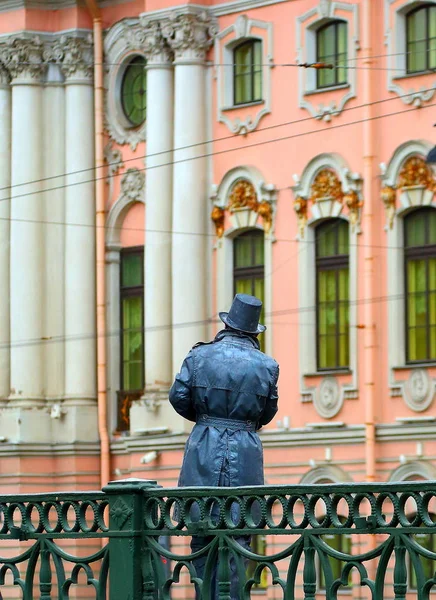 Man Coat Hat Background Palace Nevsky Prospekt Saint Petersburg Russia — Stock Photo, Image