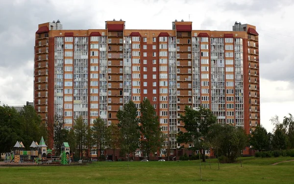 Casa Multifamiliar Ulitsa Antonova Ovseenko São Petersburgo Rússia Julho 2018 — Fotografia de Stock