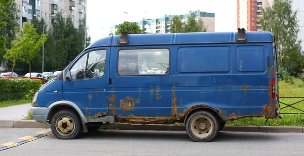 Ein Alter Rostiger Lieferwagen — Stockfoto