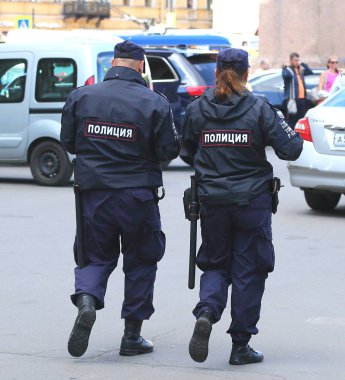 Polis devriye, Nevsky Prospekt'e, Saint Petersburg, Rusya Federasyonu, Eylül 2018