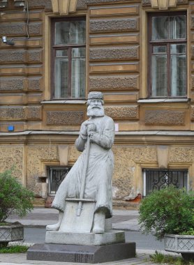Kapıcı, Ostrovsky Meydanı 11, St Petersburg, Rusya, Eylül 2018 anıt
