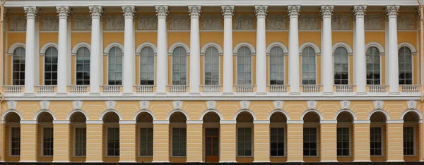 Colonata Palácio Mikhailovsky Jardim Mikhailovsky São Petersburgo Rússia Outubro 2018 — Fotografia de Stock