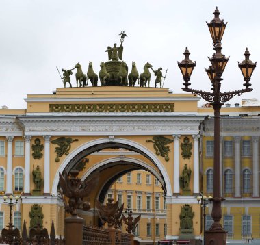 Arch Of genel kurmay, Saray Meydanı, St. Petersburg. Rusya Ekim 2018
